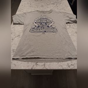 Gray NY Yankees t-shirt,Majestic,Ad M,(see photos for slight wear/discoloration
